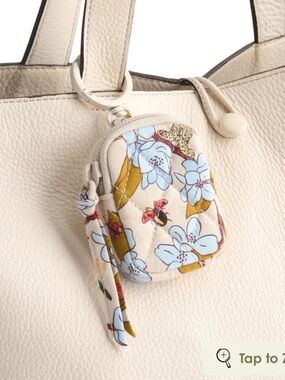 New Vera Bradley Essential Floral AirPods Bag clip in Abuzz
